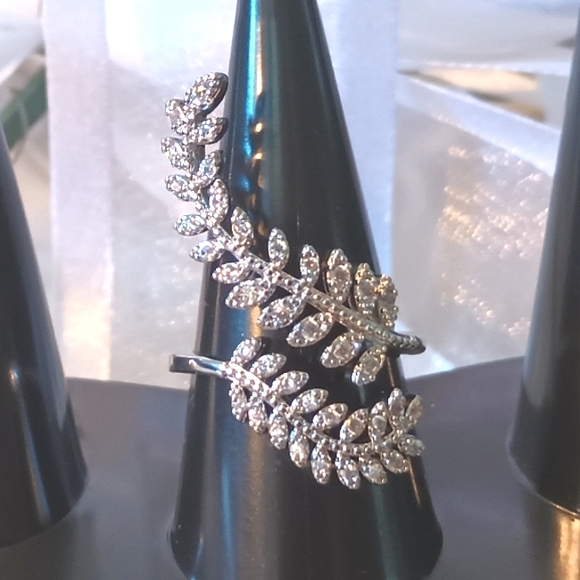 925 Sterling Silver Long Leaf Ring - Picture 11 of 16